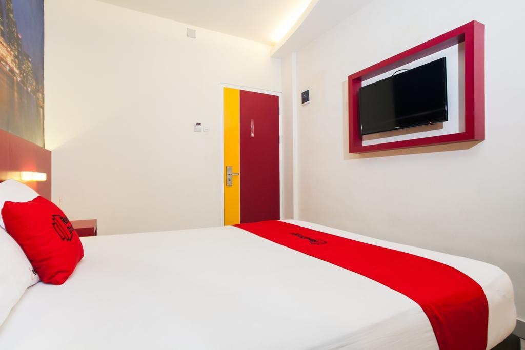 Hotel Reddoorz Near Hawaii Water Park Malang Exterior foto